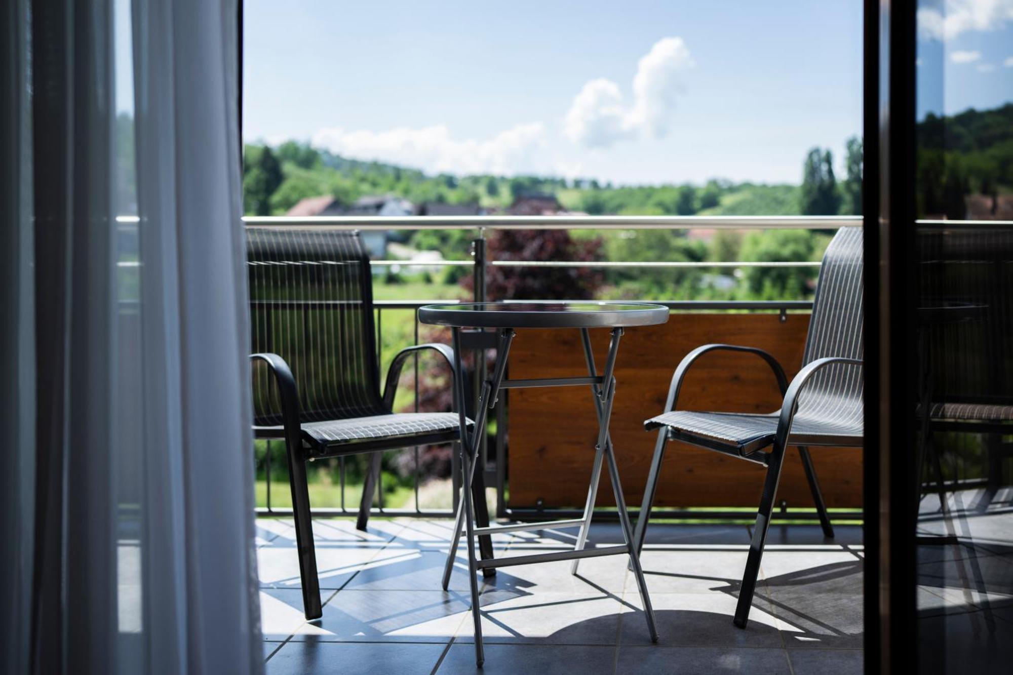 Hotel-Gasthof Rose โอเบอร์เคียร์ช ภายนอก รูปภาพ