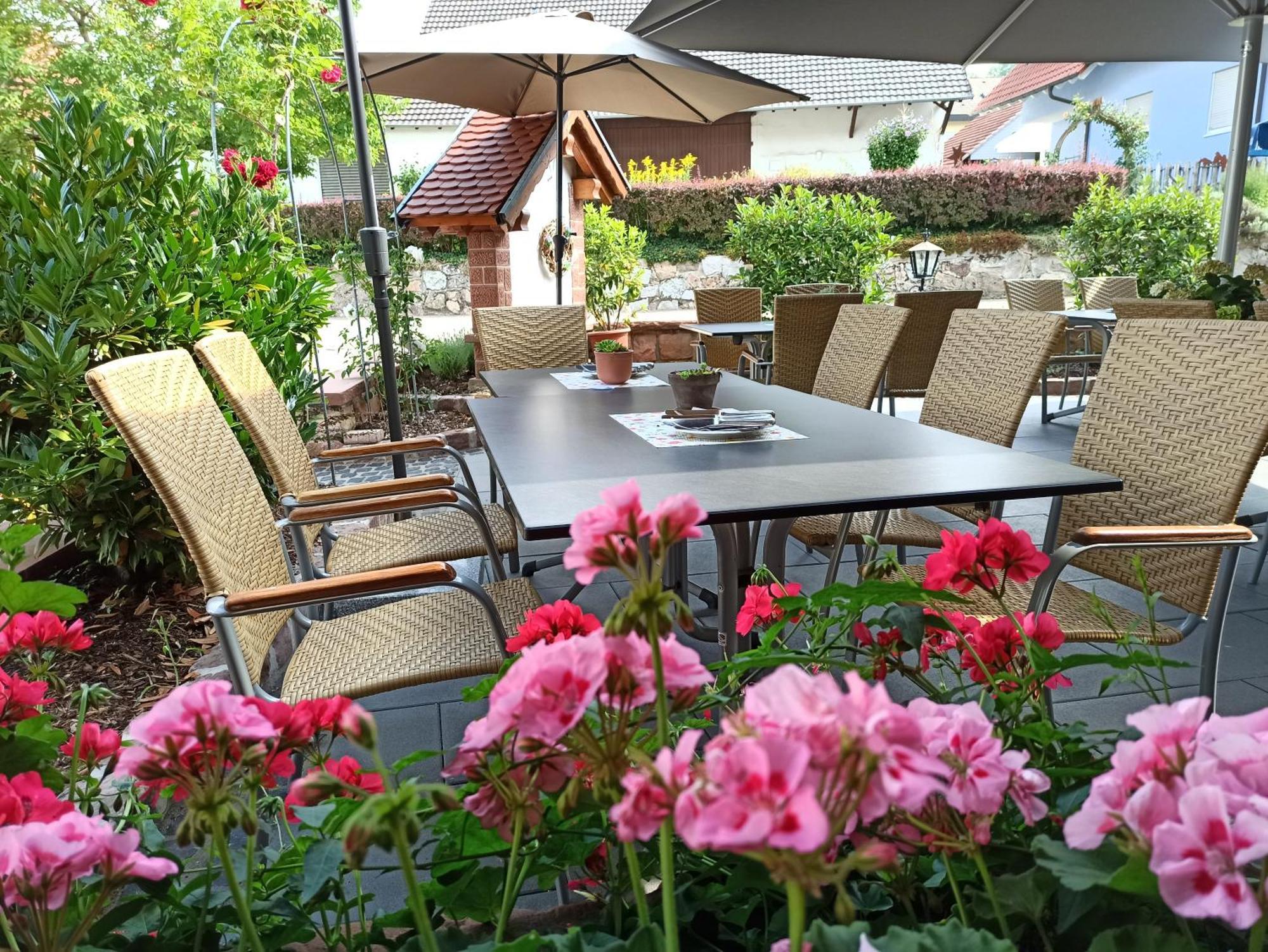 Hotel-Gasthof Rose โอเบอร์เคียร์ช ภายนอก รูปภาพ