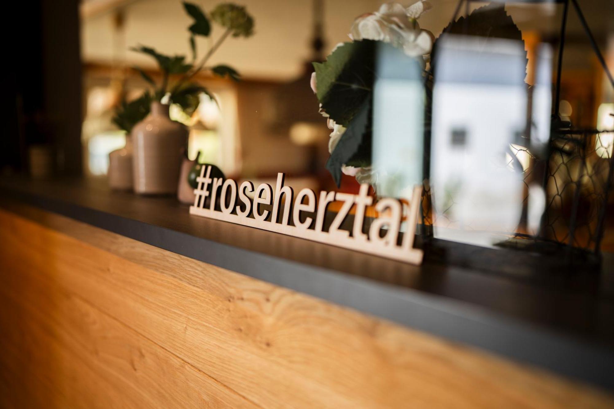 Hotel-Gasthof Rose โอเบอร์เคียร์ช ภายนอก รูปภาพ